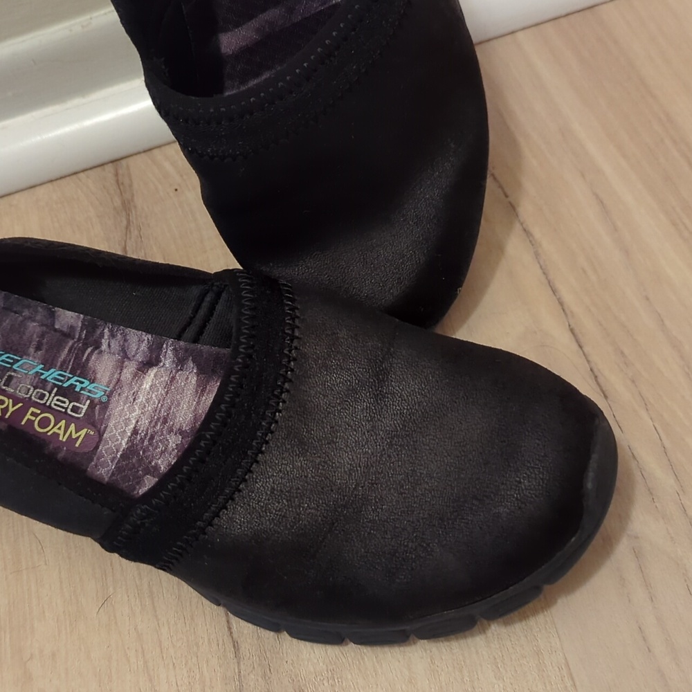 Sz.8 Skechers Slip-ons Air-Cooled Memory Foam . All Black - Picture 3 of 9